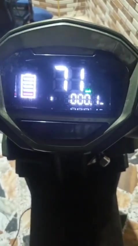 دراجه شحن للبيع السعر 600 وبي مجال 6 بطاريات جديده ***********