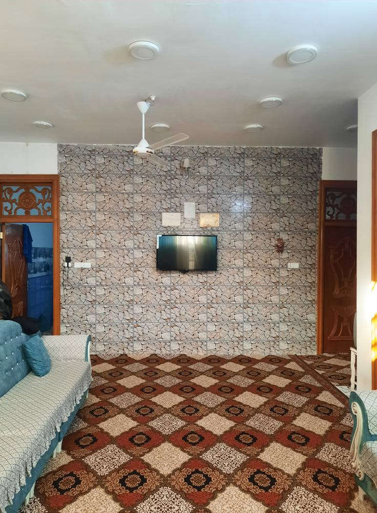 السلام عليكم بيت للبيع ١٣٠م القاطع قرب جامع الرسول بصف اسواق الصفوه بناء درجة أولى الواجهه ١٠م البيت مامطلوب اي سلفه ابيع نقدي فقط *********** غرفتين وصاله ومطبخ وصحيات واستقبال كامل من كلشي بيت جديد بناء كونكريت مسلح عالي عن الشارع (على المبادرة ما ابيع)
