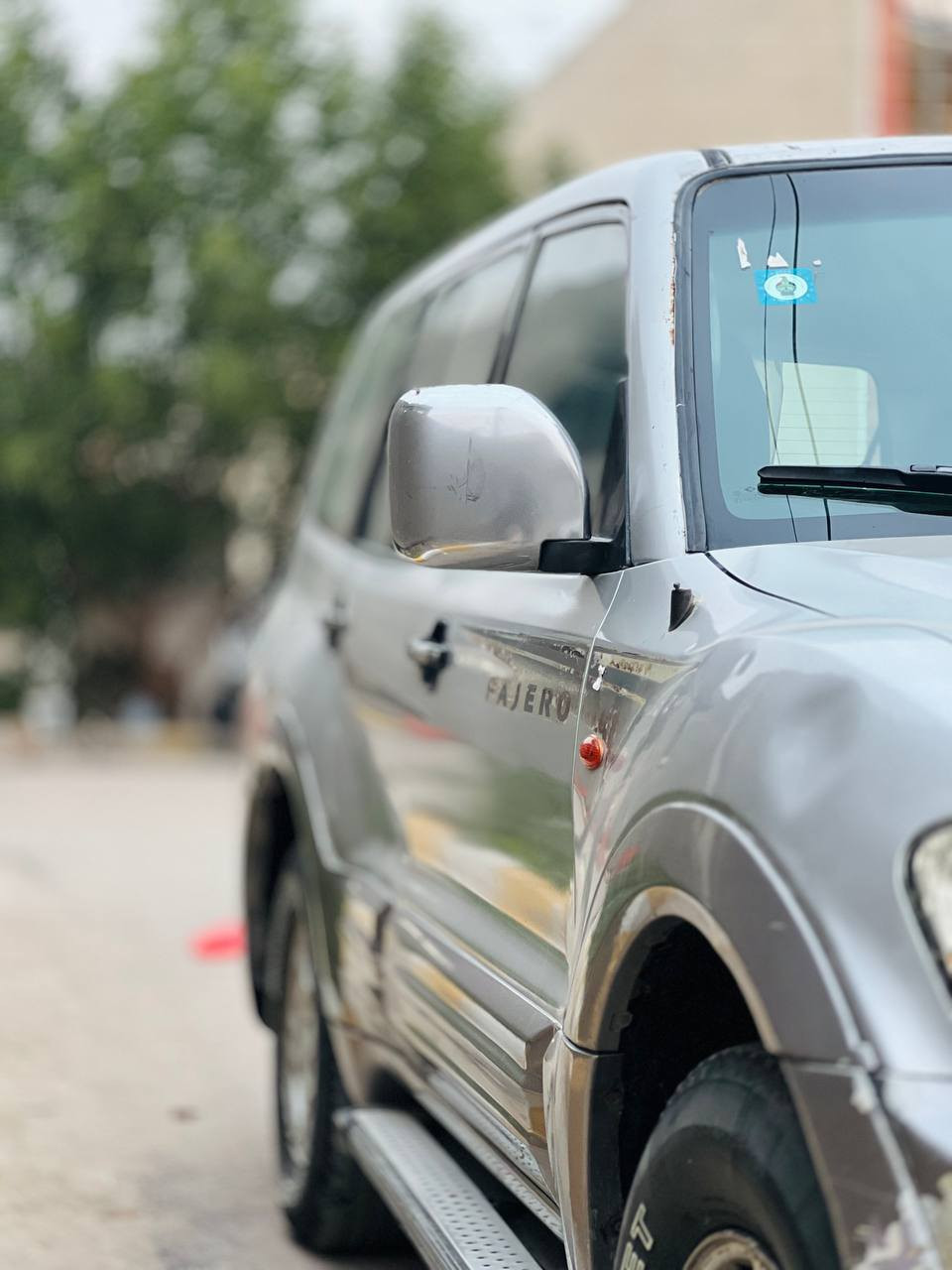 بسم الله الرحمن الرحيم
السلام عليكم 

باجيرو  ٢٠٠٢
1/رقم ذي قار انكليزي بأسمي سنويه حد 2030 
2/كير محرك 2 ونص وخير من الله 
3/حداديه كامله جديدة اقل من شهر 
4/تبريد شغال 3 قطع

5/السيارة سبعه راكب الكشن الاخير قلاب 

6/الكهربائيات شغاله 

7/المري شفط

8/دوشمة جديدة يم علي العراقي( النواب)

9/  تخم تاير و باتري جديد
 سياره  مصبوغه جمالية 

10/لايت زنون اصفر 
11/بروجكترات زنون

12/دشبول صاج 
13/الارضيه جلد 

سعرها ٨٢ بيها مجال شي قليل حك الجيه السيارة مال جناي السيارة متعوب عليها 
للبيع نقد فقط لا مرواس ولا قسط ب عافيه على ياخذها  
المكان ذي قار ناصريه مركز
***********
