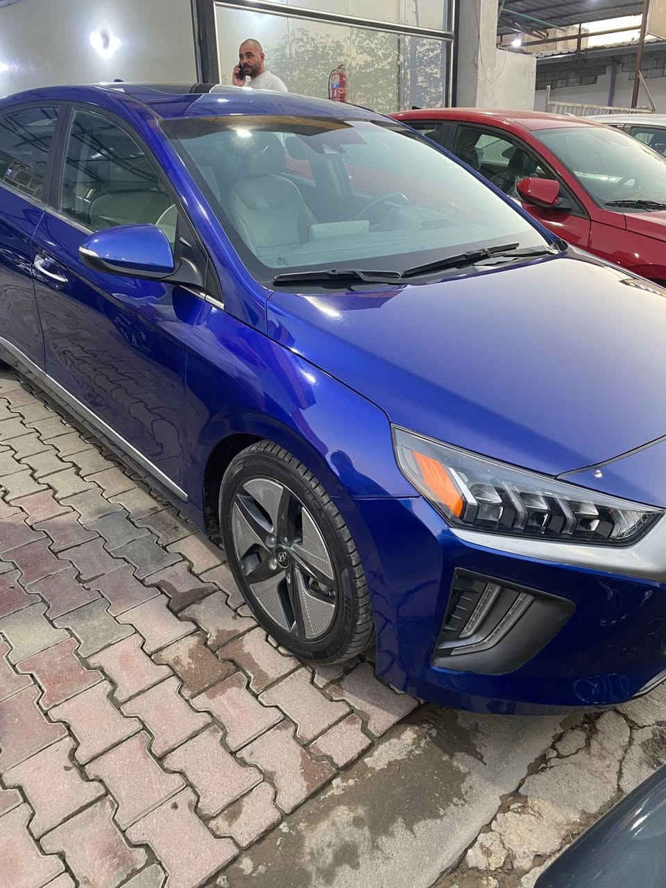 السلام. عليكم هونداي ايونك موديل 2022 السياره اعلى فئة مواصفات  ضررها موضح بل سونار  رقم بغداد باسمي 
تبريد قطعتين 
شاشه كبيره 
بصمه 
اشاير بل مري 
هاند بريك بصمه
مري قلاب 
داخل جلد 
كرسي. كهرباء 
تدفئه وتبريد كراسي 
ويل الجبير. رياضي 
 سترين حرف. دي 
فتحه. 
رادار قياده 
ورادارات جانبيه وبعد بيها مواصفات. 1/1 
138 وبيها مجال 
***********
