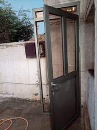 باب المنيوم