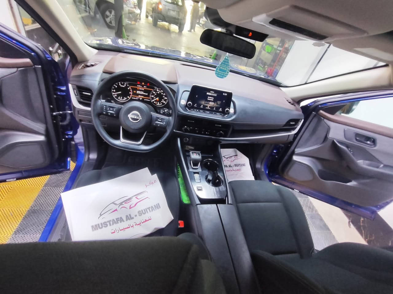 السلام عليكم 
نيسان روج 2023 
محرك 1500تيربو 
سياره حلوه وبدون حادث مكفوله منل شخط 
ماشيه 32مايل 
رقم ديالى بسمي 
السعر 165 وبيها مجال للاستفسار ***********
