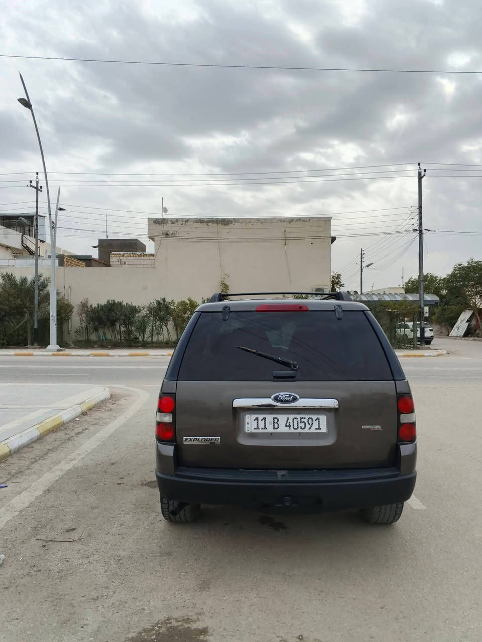 سياره فورد اكسبلور مديل 2007 وارد خليجي سياره مصبوغه عام للجماليه مكفوله من الضربه القويه والكلبه والكص والعيب الشرعي مكينه وكير مكفولات
مواصفاتها 
7راكب
مكينه 3000ففتي
شاشه تاب 
كشنات كهربائي 
حداديه 100%
تخم تاير جبلي 
ويل كب 
تحكم استيرن 
سنتر لوك 
تبريد+تدفئه
3قطع تبريد
سياره جاهزه اي نقص مابيه رقم بغداد انكليزي سنويه 29مشروع وطني سعره 65مكانه ذي قار المركز 
***********

