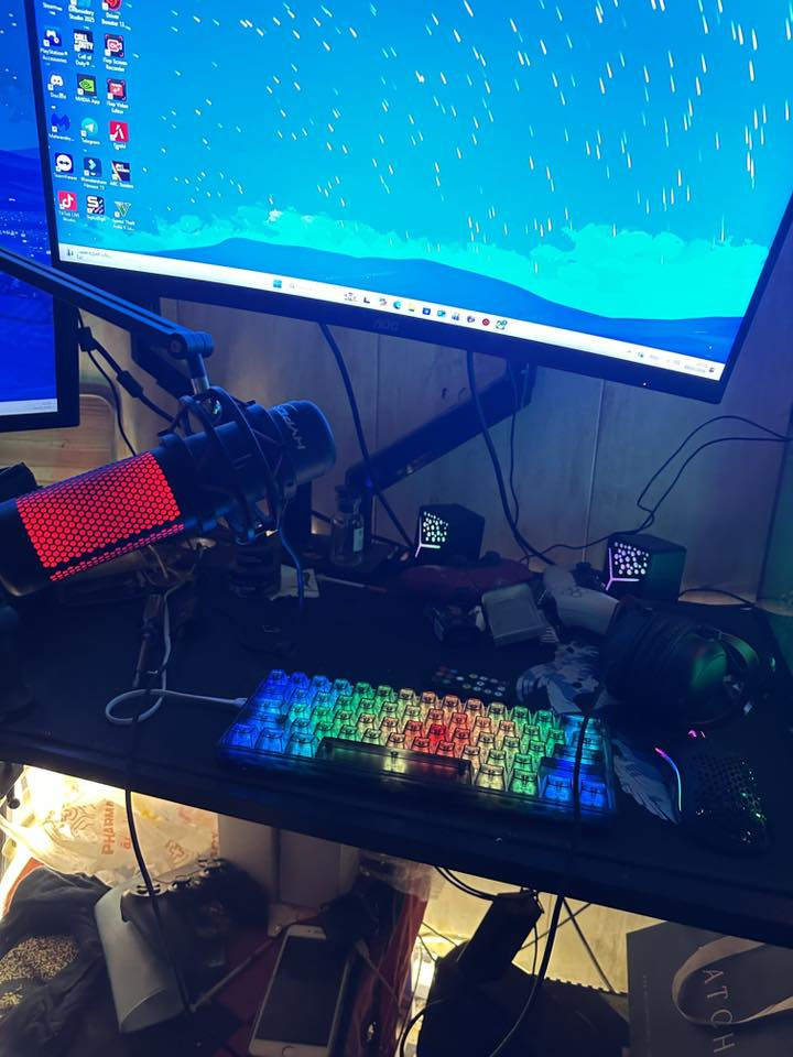 15-12400F
M.B H610M-K ASUS
RAM 16GB 8X2 3600MHZ RGB
T.FORCE
RTX 4060TI asus 8GB
M.2 1T LAXAR
P.S 600w pr 650w
CASE 6 FAN RGB
مع تبريد مائي ابو شاشة 
هارد SSD واحد تيره 
وثاني HDD 512
هاي فقط مواصفاتها 

ووياها شاشات عدد ثنين
الاولى من شركة AOC 240hz
MoNITOR 60hz الثانية من شركة
27inch curveثنينهم 
وميز قيمنق
ويدات ps5 اصلية عدد 2
وماوس قيمنق قلوريس موديل ٥
كيبورد قيمنق RED Dragon سوجات
مغناطيسية RGB
سماعة هايبر اكس محيطية
مع سماعات خارجيه 
مع اضاءة مونتر جهتين 
السعر مليونين 300الف مكاني بغداد صليخ 
تواصل ع رقم *********** واتساب او اتصال
