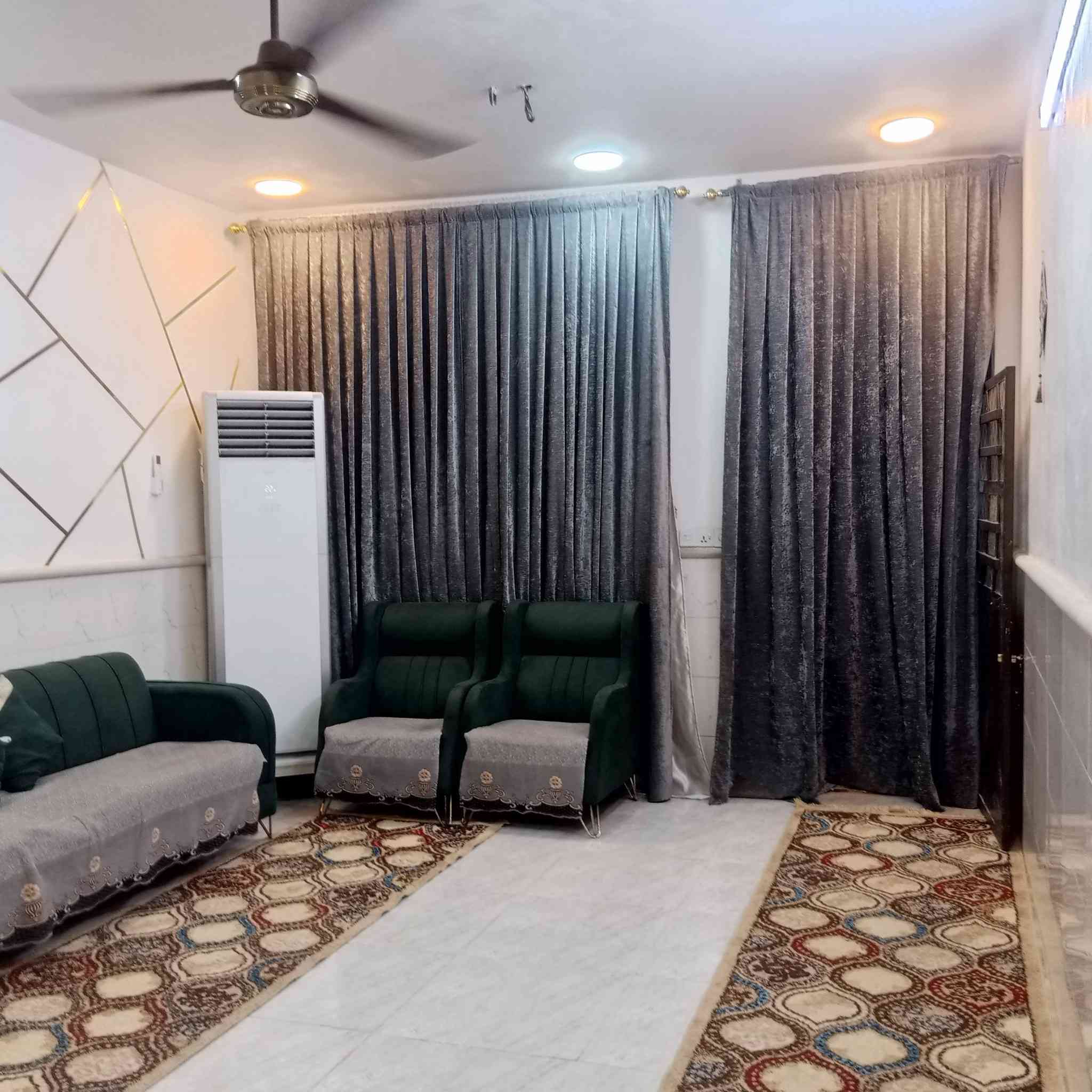 دار للبيع بغداد حي البتول الزراعي شارع ابو الثلاجات لمساحه 150متر لبناء استقبال ومطبخ وصاله وغرفه ومنور وحمام بناء كامل من كلشي كاشي و سيراميك وكهرباء وماء وخط سحب ذهبي للاستفسار اكثر *********** واتساب او اتصال
