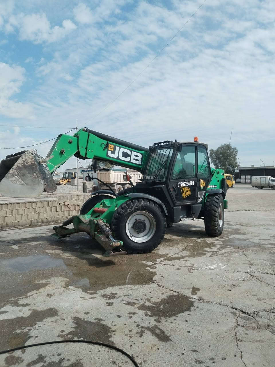 رافعه ٢٠٠٧ للبيع رقم سليمانيه جاهزه قطره نقص مابيها كله ع بلاد شرط تبريد ثلج جاهزه من كل نواحي ، مكان كركوك خابر ***********
