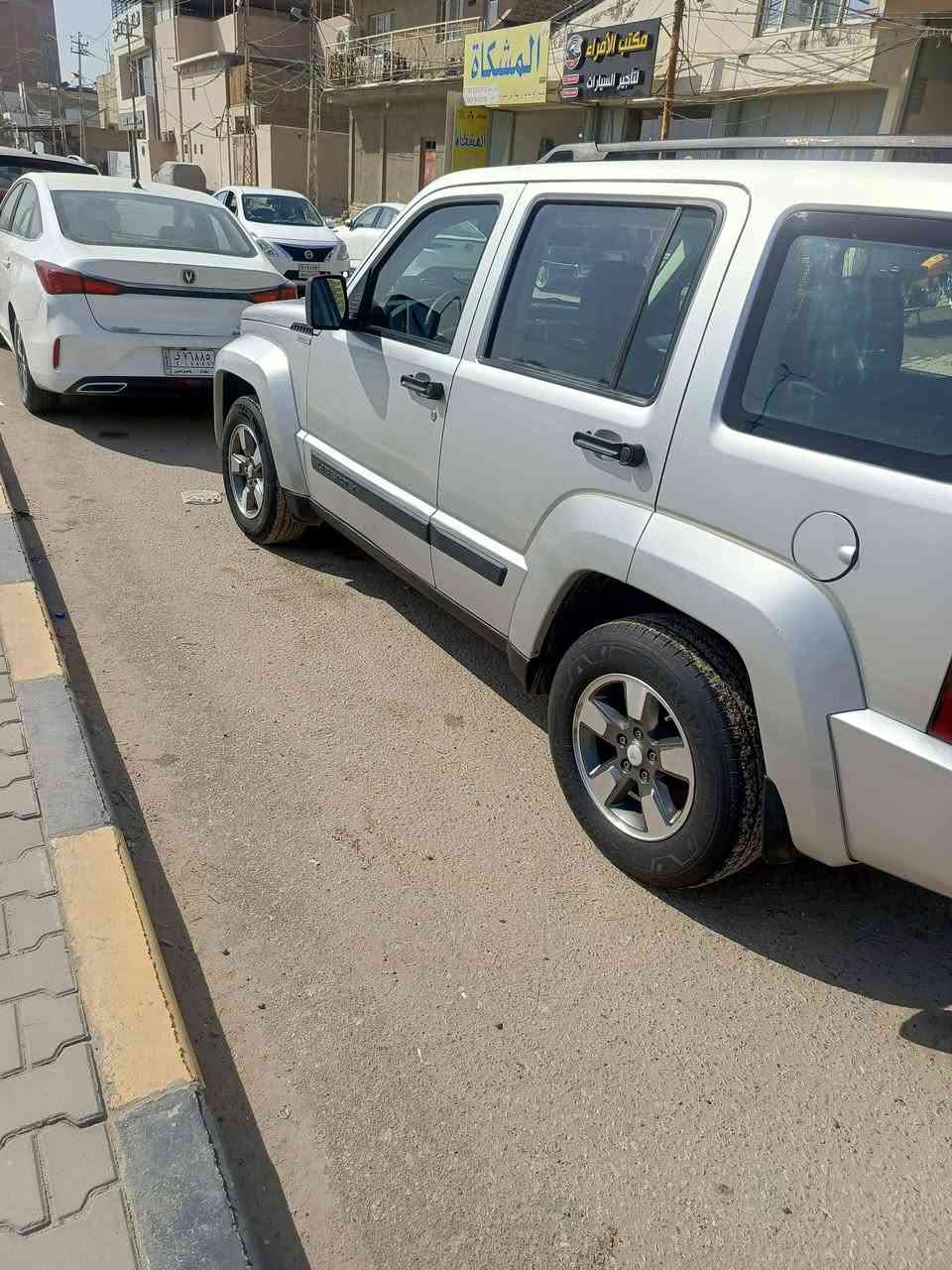 سلام عليكم جيب موديل 2008 سياره جديده بمعنه الكلمه بيه بس باب بدون دواخل وراد امريكي كير مكينه صدر امامي خلفي كل جديد تراي وين ميعجبك 90 وبيه مجال قليل للطيبين *********** اسيا بس وتساب *********** اتصال
