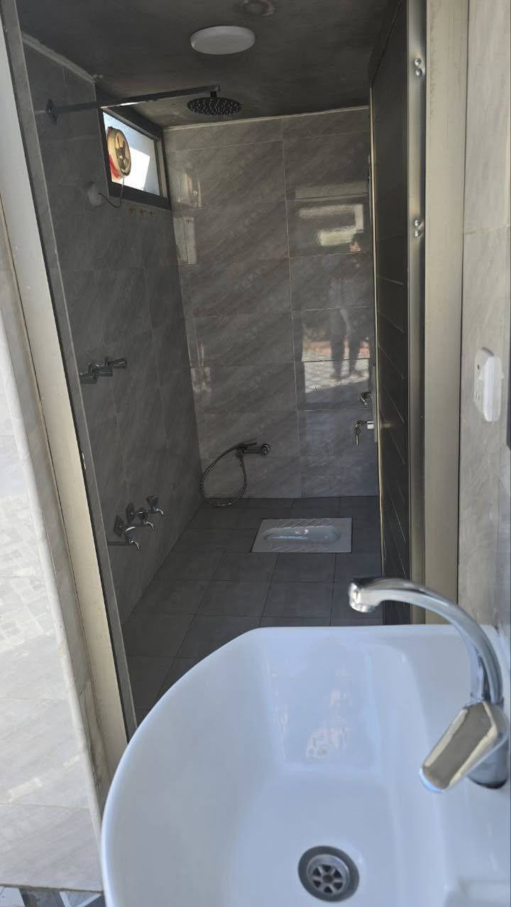 السلام عليكم قطعه 150 متر للبيع موقع مميز خلف حسينيه البتول تبعد عن الشارع العام 100 متر استفسار اكثر اتصل ***********
