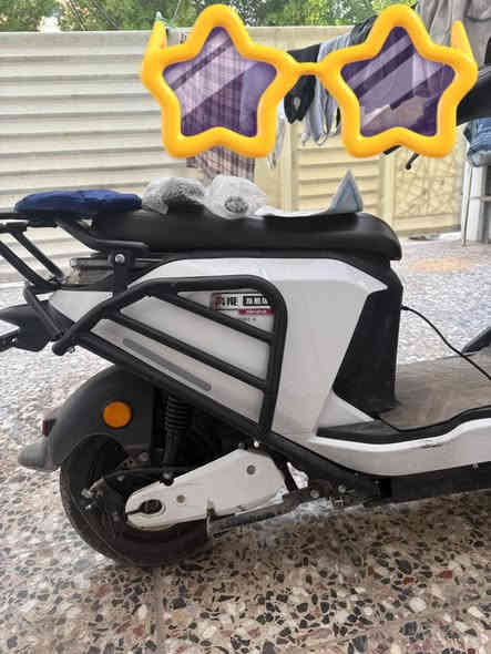 سلام عليكم دراجه شحن نوع دولفين
دراجه تجي 6 بطاريات مسطره 
بيها نظام P
وبيها تثبيت سرعه 
ودراجه تجي 3 سرعه ورابعه اسبورت
دراجه كلش جديده
قبل شهرين من ماخذه 
سعر الدراجه 700 وبيها مجال حك الجيه
رقم ***********
