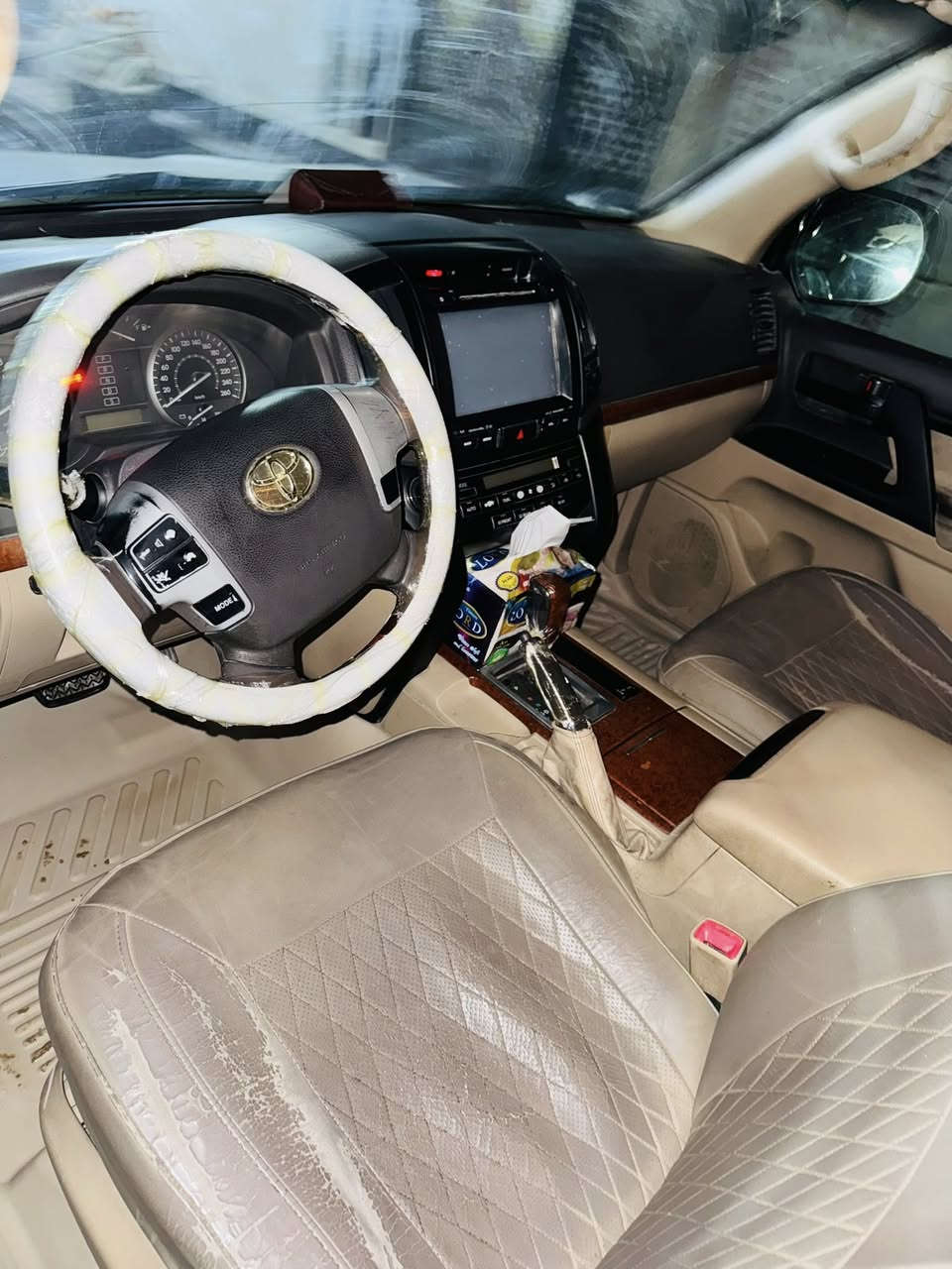 سلام عليكم لاندكروز للبيع 2012كاز مكينه 8سلندر رقم اربيل نكليزي مكان البصره بيع أو مراوس رقم ***********
