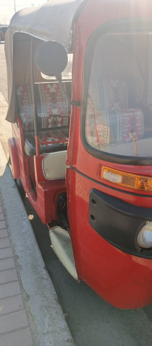 سلام عليكم تكتك للبيع موديل 2018 وراق كامله سبعه مبدله صليب وماشه ودبلات 3 مبدله التكتك حلوة نضيفه كهربا ئيات شغاله العنوان بغداد رقم ***********  الشراي يتصل وخادم
