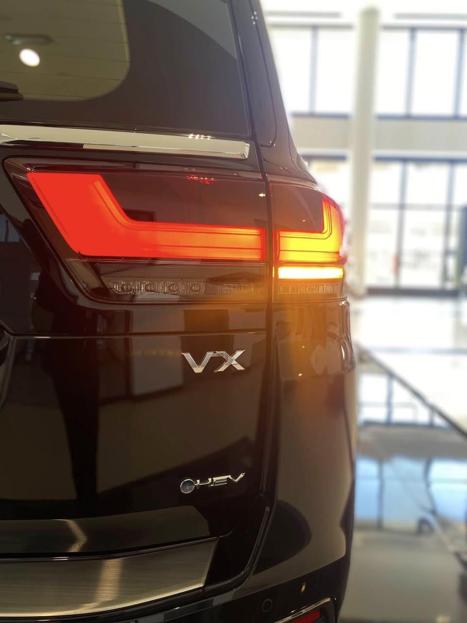 لاندكروزر Vx هايبرد ٢٥ زيرو للبيع 

منفيست جنوبي مع امكانية ترقيم السيارة حسب رغبة الشراي

* شاشة عرض 12.3 بوصة مع نظام صوتي JBL بـ 14 سماعة
* لوحة عدادات رقمية 12.3 بوصة
* شاشات ترفيه للمقاعد الخلفية
* مرآة رؤية خلفية رقمية
* إغلاق الأبواب التلقائي (شفط)
* نظام الرؤية البانورامية
* إضاءة داخلية تفاعلية
* قفل تفاضلي أمامي وخلفي
* نظام مراقبة النقطة العمياء
* نظام سلامة تويوتا ٣

الضمان تويوتا العراق

* ضمان البطارية: 8 سنوات
* ضمان السيارة: 3 سنوات أو 100,000 كم
* صيانة مجانية: سنتان أو 40,000 كم

للاستفسار و التواصل عبر الرقم التالي 
***********
