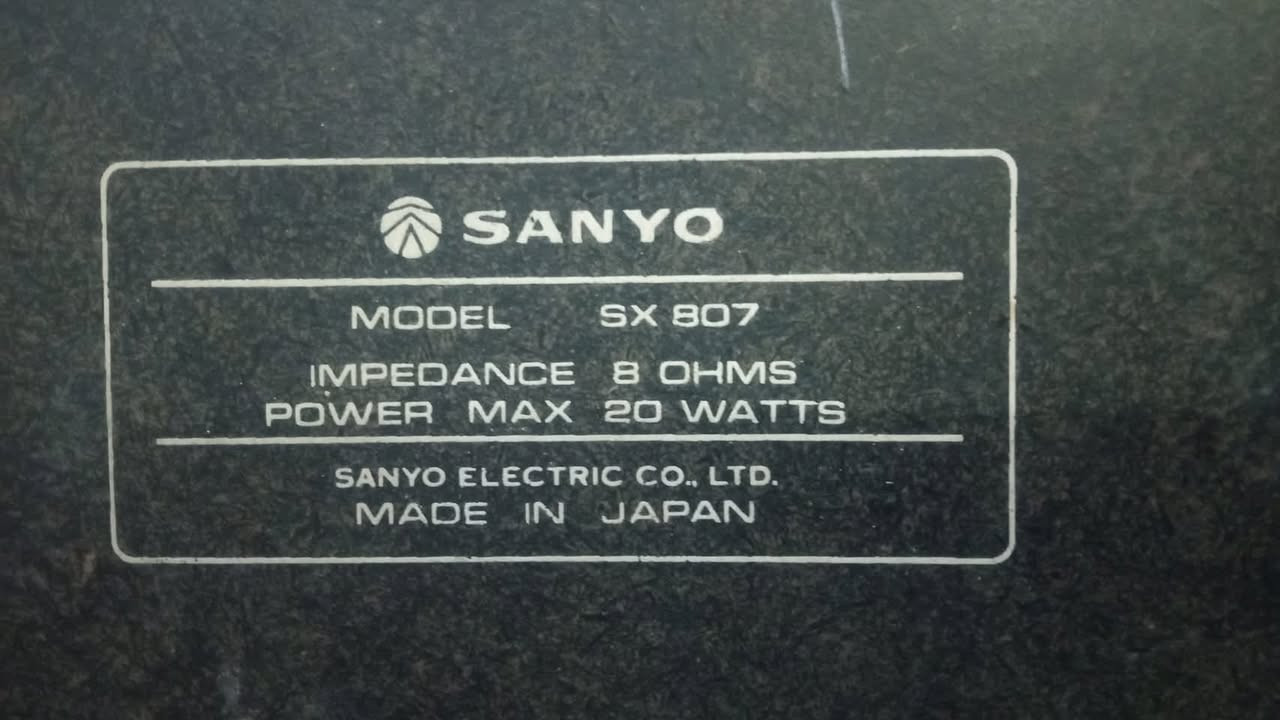 سماعات ماركة سانيو يابانية أصلية 
القدرة 20 واط 
قياس  ( 44 × 30 × 19 ) cm 
صوت نقي وصافي 
السعر 45 الف 
***********
