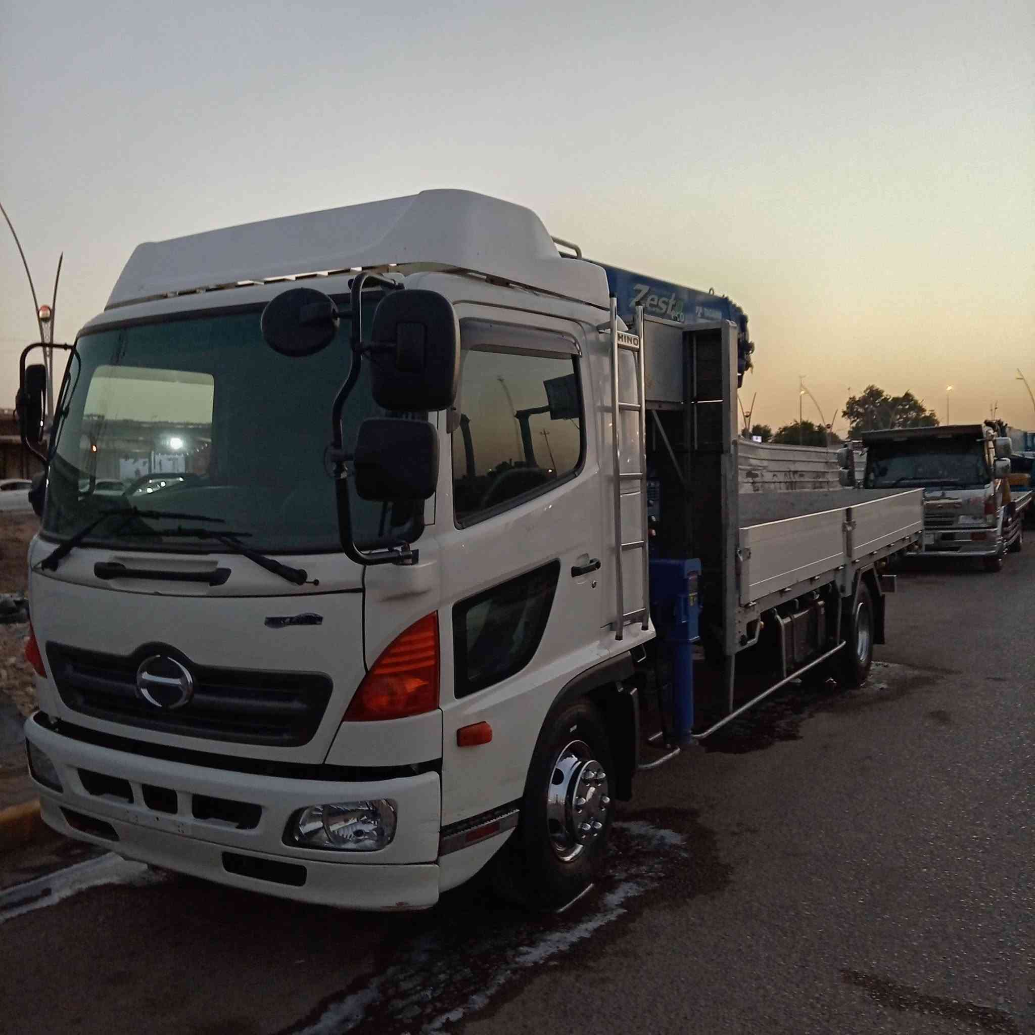 سلام عليكم هينو شيطان دخول جديد أصل كرين فول عادي سته وربع كرين ثلاث سلايت زي زت للبيع اتصال عل رقم ***********
