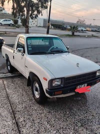 للبيع بيكم 1981 اليساره معمره او متعوب عليها اي نقص مابيها سياره حلوه ...