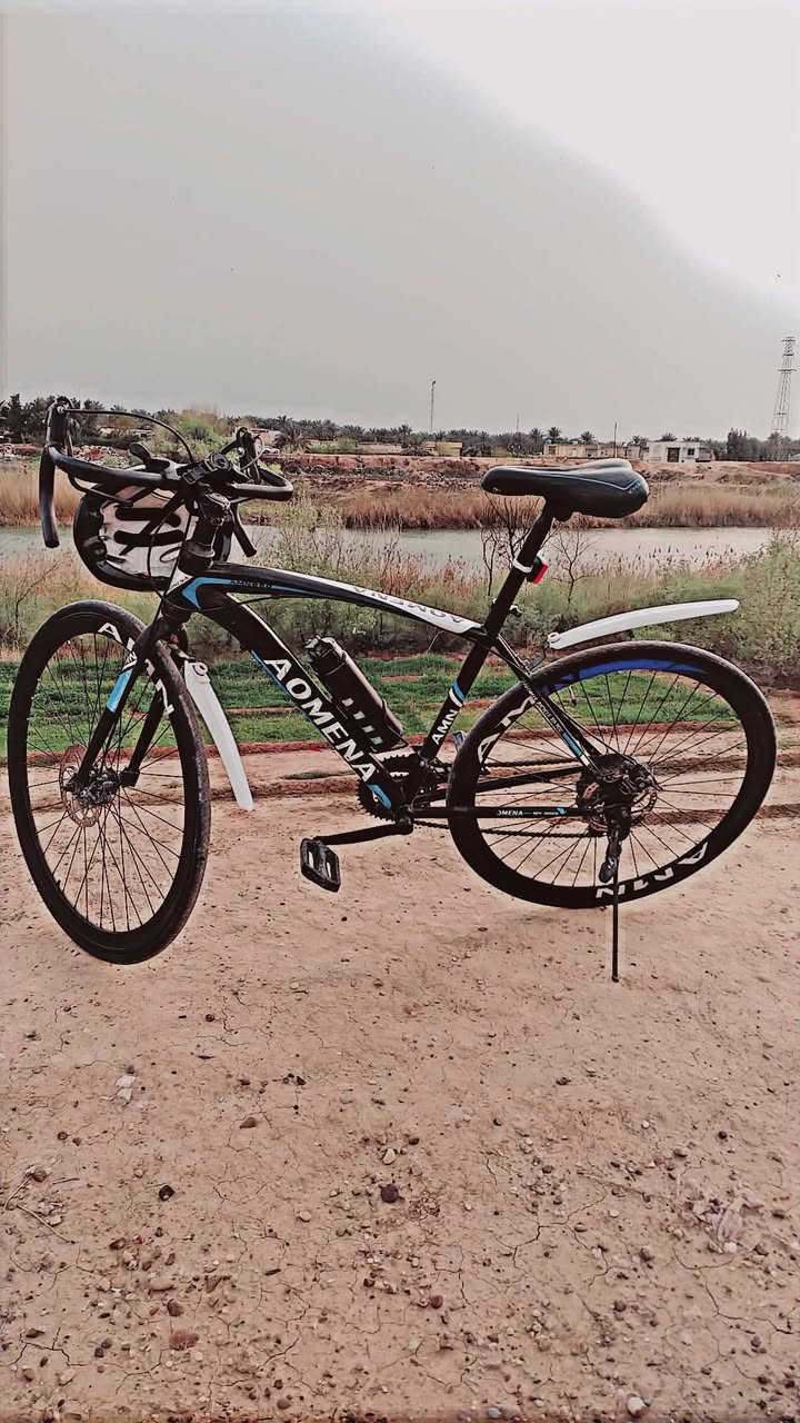 سلام عليكم للبيع باسكل سباق حجم كبير ٢٦ ماركه AMN. مكان بغداد
مع درع حمايه رياضي ومع كسارات حمايه ومع خوذه راس للحمايه مع مطاريه ماء 
بايسكل نضيف اي عطل مابي شغال كله باسكل كلش نضيف مثل لبصوره (السعر مناسب جدآ رقم واتساب ***********
