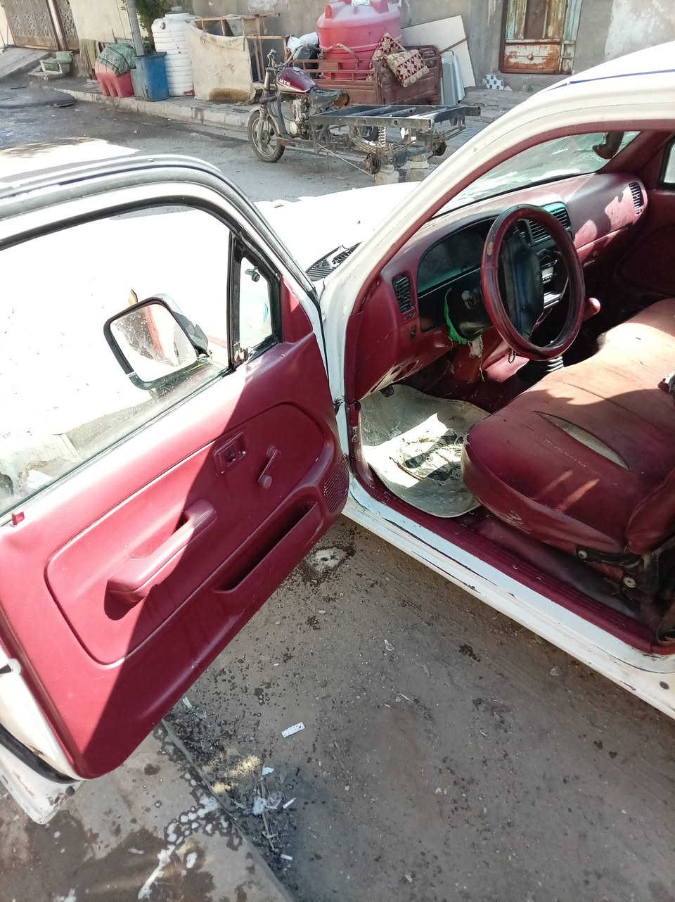 سلام عليكم بيكم جمرة سعر٨٠بي مجال مكان البصرة رقمي ***********
