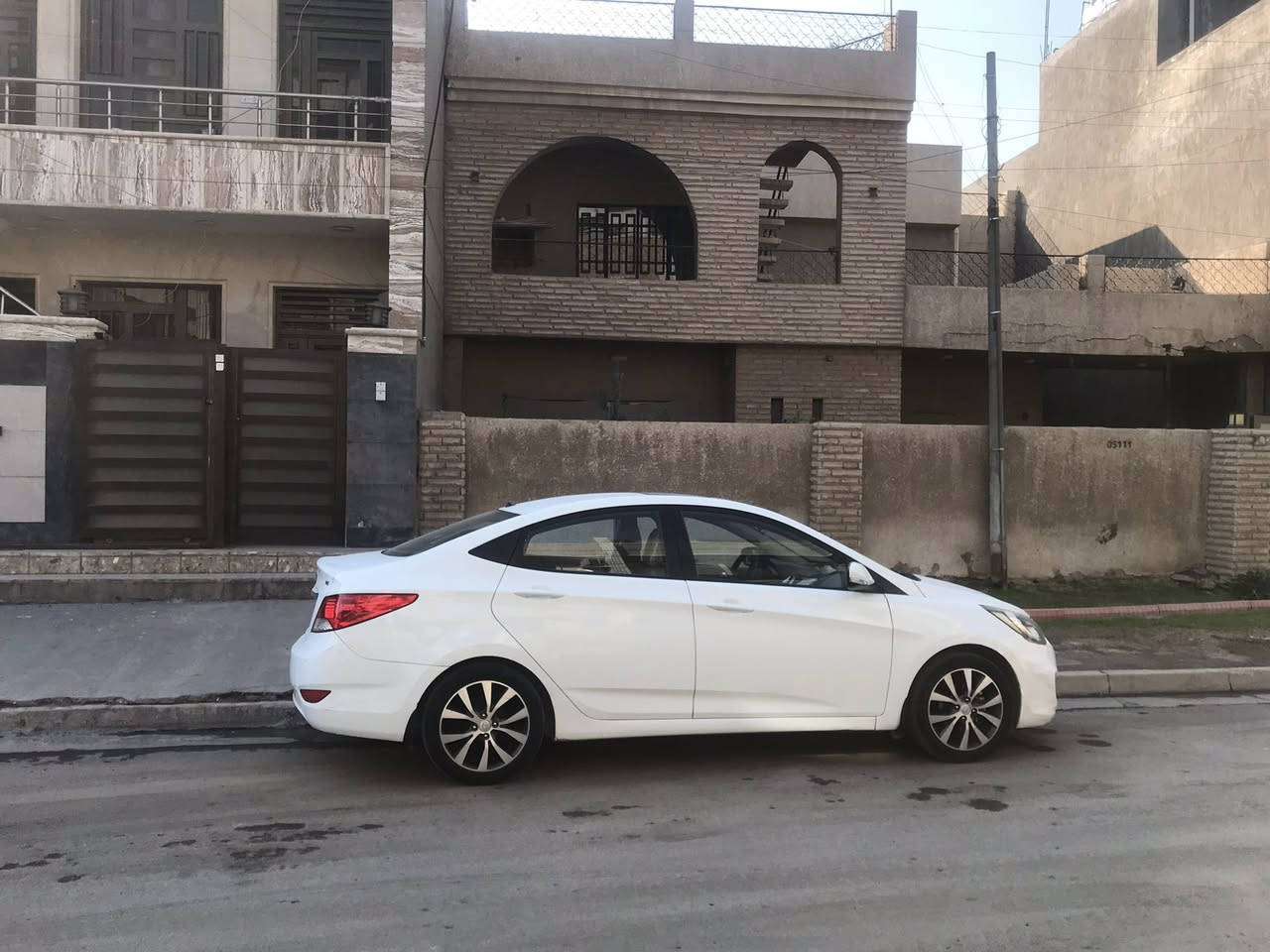 السلام عليكم …..للبيع أكسنت موديل 2015 خليجي مثل ما موضح بالصور 
فول مواصفات 
أرضيات جلد 
الكشنات مغلفة 
محرك 1600
فتحة سقف 
وباقي المواصفات المعروفة بالأكسنت 
السعر 105 وبأسمي تحويل مباشر 
مكاني بغداد - الدورة - الميكانيك 
للأتصال *********** متوفر واتساب  🌸🌸
ملاحظة :- الدعامية الأمامية فقط مصبوغة البقية مكفول
