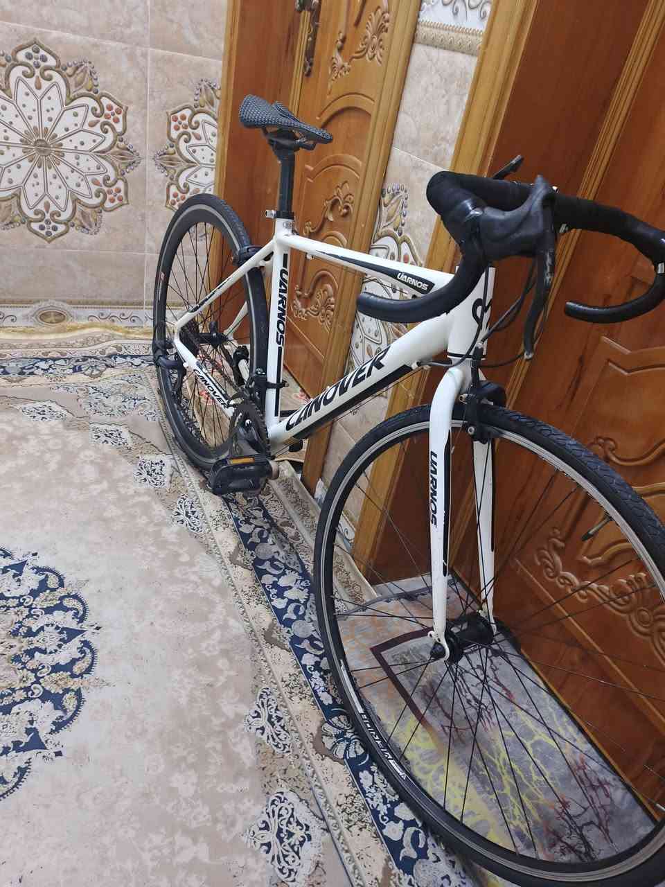 دراجة هوائية
رود ماركة كانوڤر المانية الصنع
 سستم شيمانو تورني 8*3
سرج كاربون فايبر 
ارتفاع فريم50 حجم28
الدراجة نضافة95بالمية 
السعر 195الف 
مكاني كربلاء الحر الصغير توصيل ماعندي 
***********
