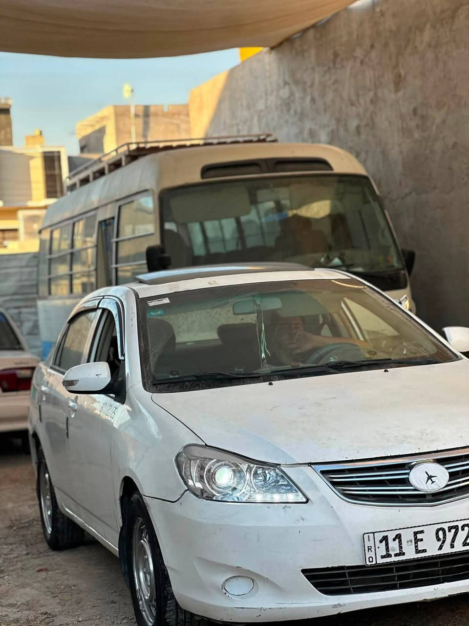 السلام عليكم سيارة بيوايدي كاملة مكملة مابيها أي ضربة ولا معجون تخم تاير جديد ويالة صابغهن كاملة السيارة رايدهة ٦٢ بيها مجال للشراي مكاني الدورة هوررحب رقمي ***********.    ملاحضة فتحة وبصمة السيارة كير عادي  ملاحضة المازدات بدلتهن البارحة جدد
