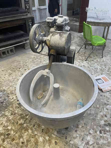 فرن حلويات وعجانه خبز او صمون وميز صمون للبيع سعرهن 1500 مليون ونص بيهن مجال لشراي شرط الفحص اي خلل او عطل يرجع البصره زبير ***********
