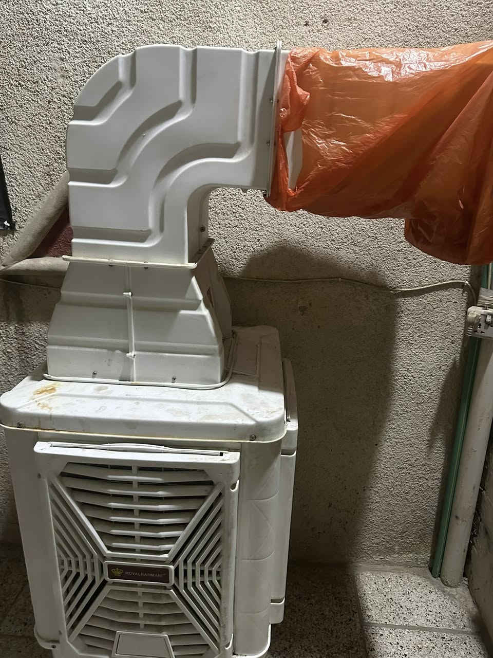 السلام عليكم مبرده للبيع سرع3 ماصله 5اشهر من اشتريته جديده السعر 300الف العنوان بغداد الحريه للستفسار ***********
