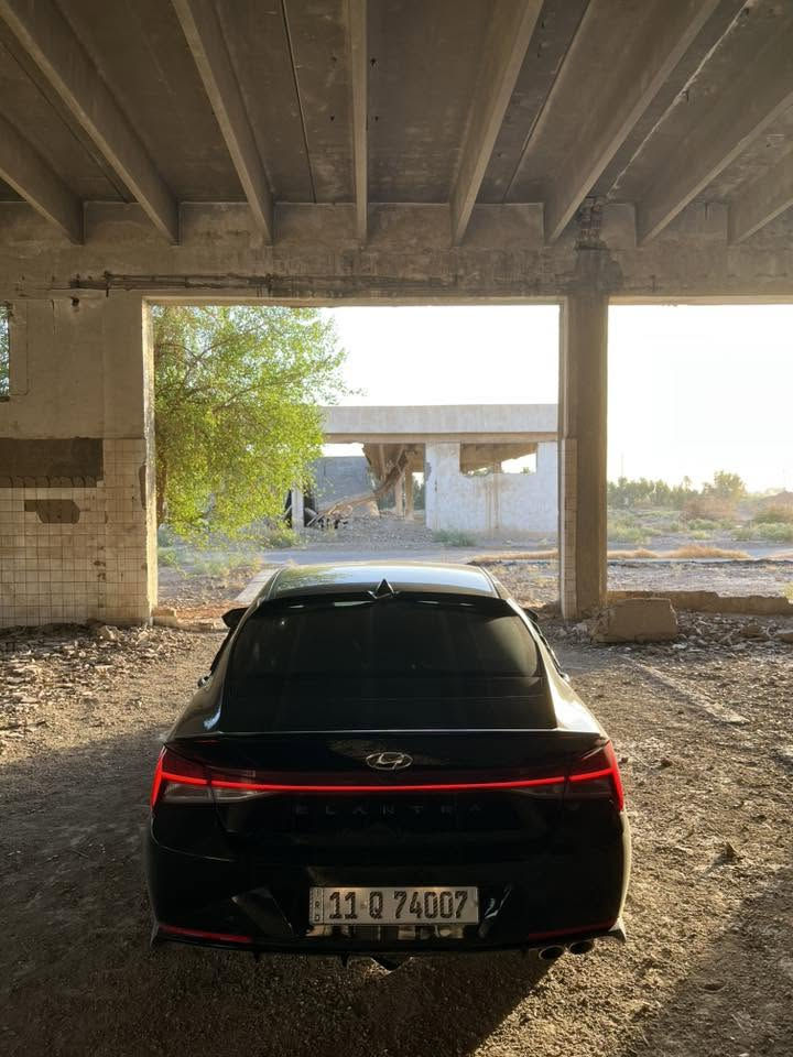 السلام عليكم
النترا 2023 N line 
حجم المكينة 1600 توربو 
گير dct دبل كلج 7 نمر 
201 حصان 
رقم بغداد مميز 

ممشى السيارة 45 الف 

مواصفات السيارة 

تشغيل عن بعد 
رادارات جانبية 
رادار امامي 
تدفئة كشنات 
نظام تحديد سرعة 
سستم صوت Bose 
هيتر بالمري الجانبية 
٣ وضعيات قيادة 
٣ ثيمات للشاشة على حسب مود القيادة 
كشنات مختمة N 
كشن السايق كهرباء بالكامل 
Apple CarPlay و android auto 
شحن لاسلكي 
شاشة متصلة لعداد السرعة والمعلومات 
وبعد اكو مواصفات هواي بيها 

حادث السيارة سرقة مثل مموضح بالصور 
والسيارة بدون اي ايرباك وبشرط الفحص 
وايضا بجم السيارة كبس يعني انتركولر وراديترات السيارة وحته الدعامية كلها بلاد بدون اي فتح او تبديل 
والسيارة استعمال شخصي صارلها سنتين ونص عندي 
ومحافظ عليها من ناحية دهن وبانزين وصيانة دورية بدون اي نقص حته الصدر قبل شهر نفظته 

وبالنسبة للسعر اتصل او علق ويجيك خاص 

وإخوان اي احد عنده استفسار سواء عن السيارة 
او عن الفئة بصوره عامة يدلل 

0*********** 

واتساب ***********
