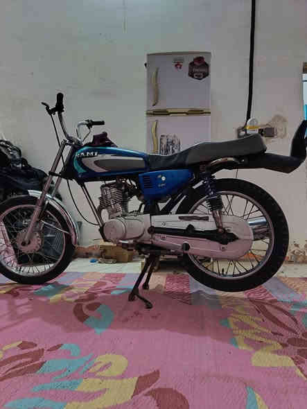 سلام عليكم شباب دراجه للبيع نامه شلامجه ٢٣ شاصي ١٨ كلك كلك شلعه ومعدل نضافه خير من الله ماناقصه شي مكان ناحية شحيميه ***********
