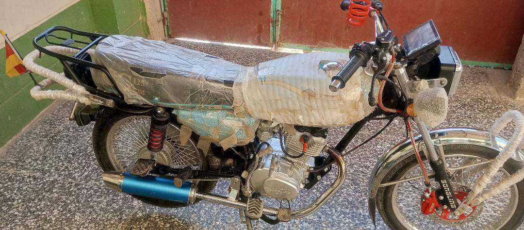 سلام عليكم تايكر 26 نضافه فول شلعه ومعدل خير من الله لون مميز  اورق كمله مكاني ديالى الخالص سعر 825 بيه مجال ***********
