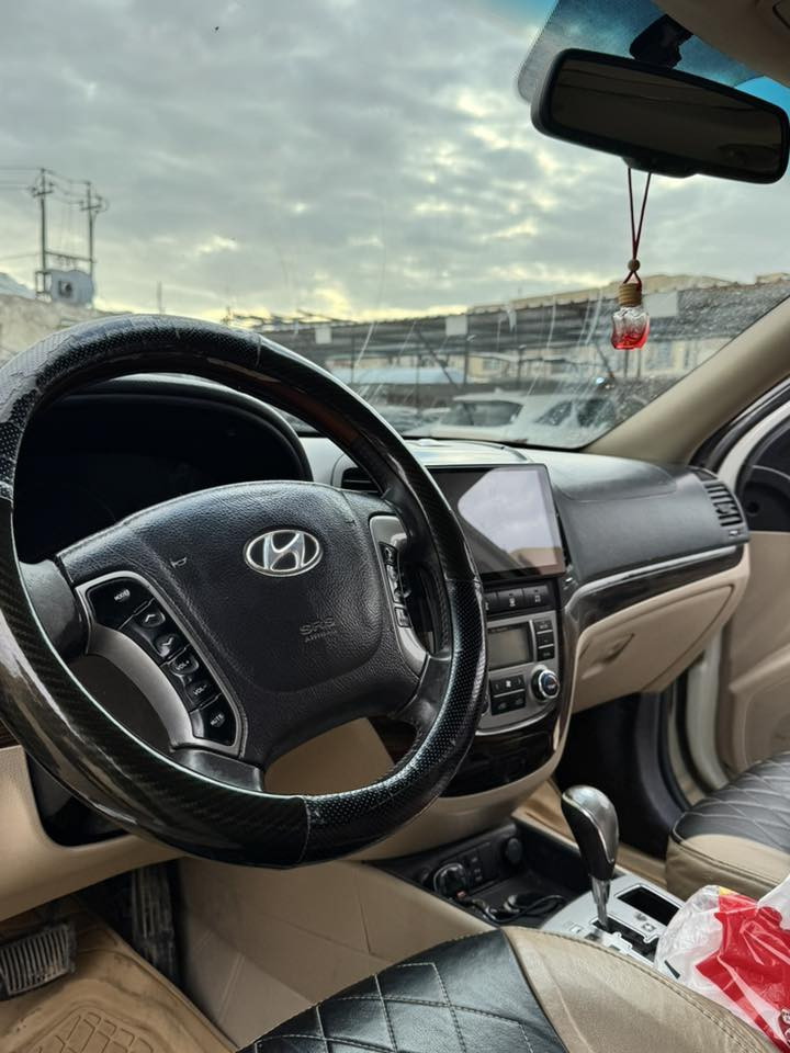 سلام عليكم سنتافي خليجي موديل 2012 مكينه أربعه سلندر سبعه راكب 3 قطع تبريد فول شرط 
بصمه فتحه قماره أربع أشاير مري شفط  مكينه وكير مكفول صبغ  جهة السايق صبغ مصلح تصليح جيد جدا كما في الصوره رقم بصره انكليزي مداور مباشر من المالك أو عن طريق الوكيل من اي دائرة مرور في العراق مكاني نجف كوفه الاتصال ‭0782 833 3354‬
السعر 120 ورقه وبيها مجال بسيط 

‭0781 083 7309‬
