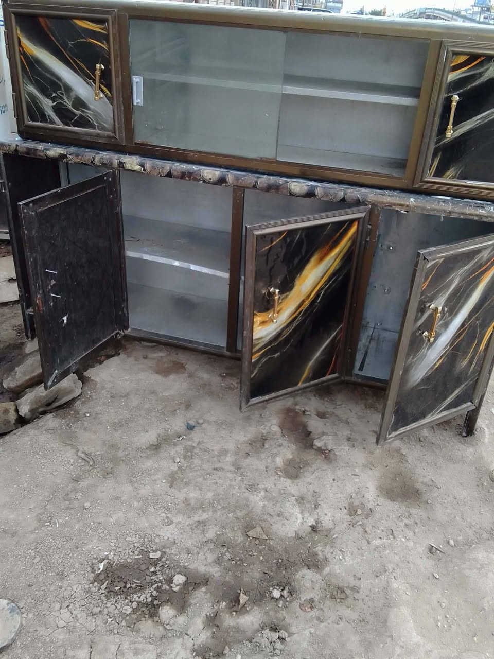 من رخصة الادمن
كاونتر ثلاث قطع السعر 125الف
مجمده شغاله 115الف
طباخ عشتار 90الف
غساله شغاله على الفحص 60الف
جرباية ودوشكه السعر60الف 
دواشك جددسفنج نفر سعر الواحد 25الف
كاونتر سنك تسكام 60الف
حله شارع 60
***********
***********
