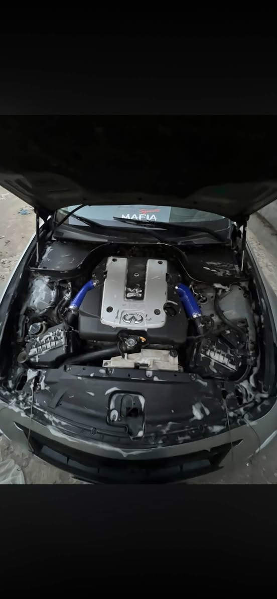 سلام عليكم للبيع انفنيتي g37صالون مديل2013 
معروفه مواصفات الانفنيتي بصمه كشنات جلد وكهرباء فول مواصفات السيارة بدون صبغ كفاله محرك وكير وحداديه بيه نواقص بسيطه سعرة 95 متوازي على فلوس ***********
