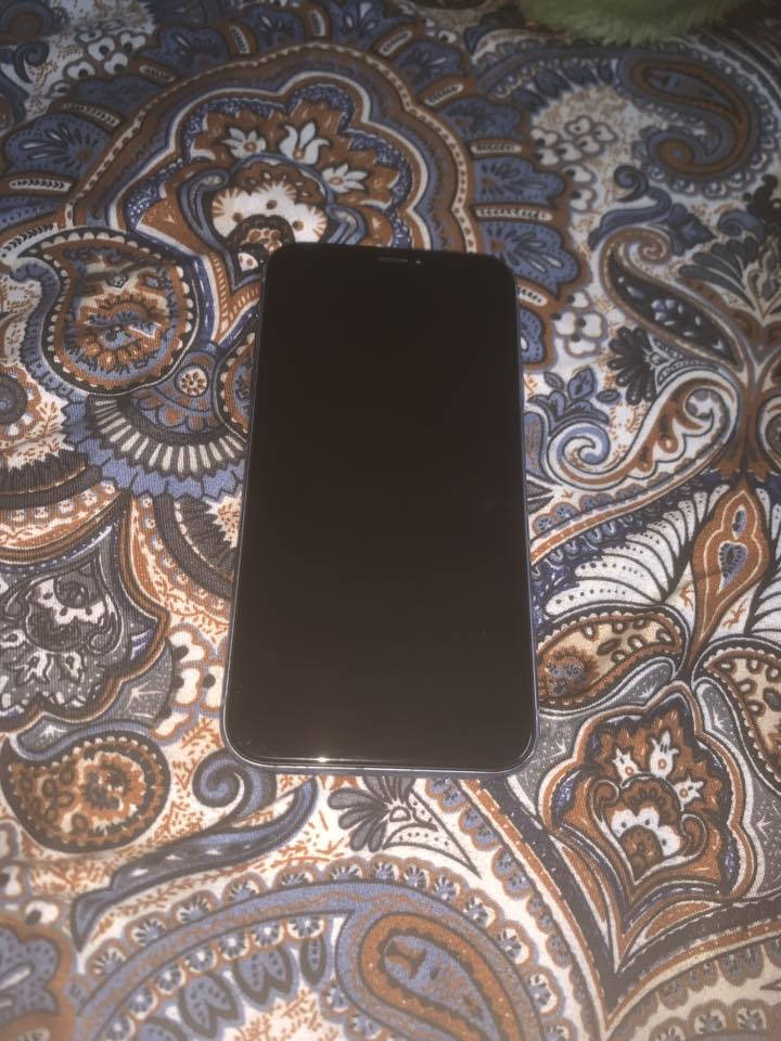 من رخصه الادمن
ايفون XR ذاكره 128
بطاريه 90 مبدله مال تفصيخ 
بس يكتبولي قطعه غير معروفه ما اعرف شنو السبب حتى صرف ما ماكو والظهر بي فطر بسيط الباقي مكفول فيس ايدي نت اتصال كامرات هزاز كله شغال مكاني بغداد الدوره قيم واخذ بس لتكسر بي جماعه 140 لتعلق متواجد خاص او واتساب هذه رقمي ***********
