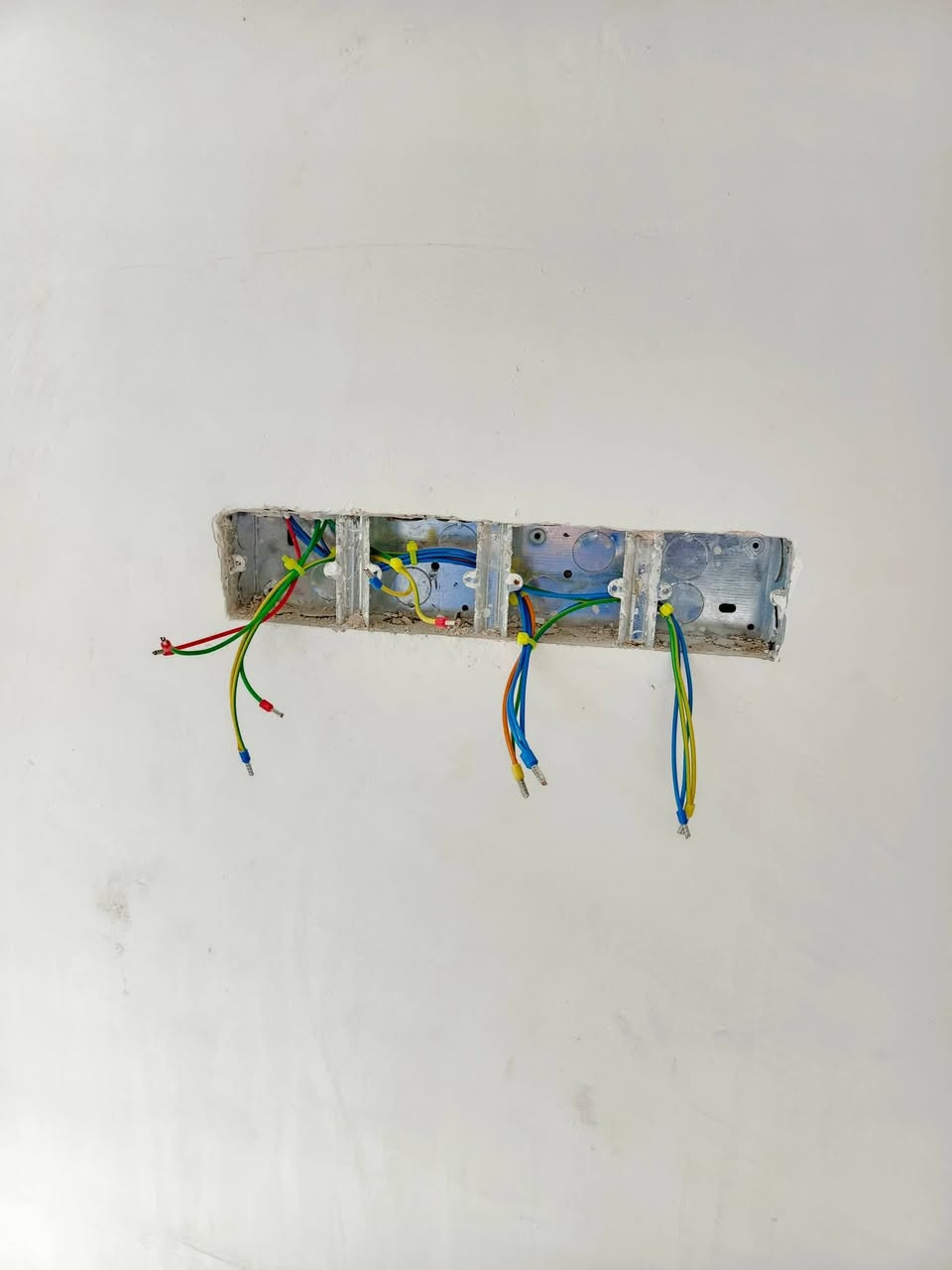 السلام عليكم تأسيس كهرباء بوري سيمنز عمل بوردات سيطرة صيانة الدور عمل درجة اولى العمل داخل النجف والكوفه للأستفسار ***********📞
