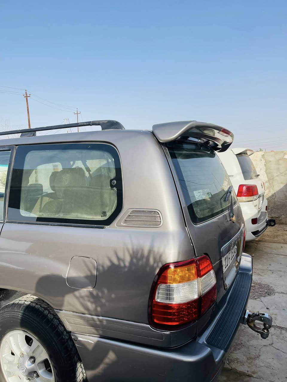 السلام عليكم للبيع لاندكروز ٢٠٠٤ فول مواصفات رقم بغداد أنكليزي باسمي تحويل مباشر السنويه ل٣٠ كير ومحرك جدد تبريد تدفئه شغال حداديه امامي خلفي جديد تخم تاير كهربائيات كلهه شغاله السياره بيها فقط صبغ  حزام بدون ضربه مكاني بغداد السعر ١٢٢ 
رقم/***********
