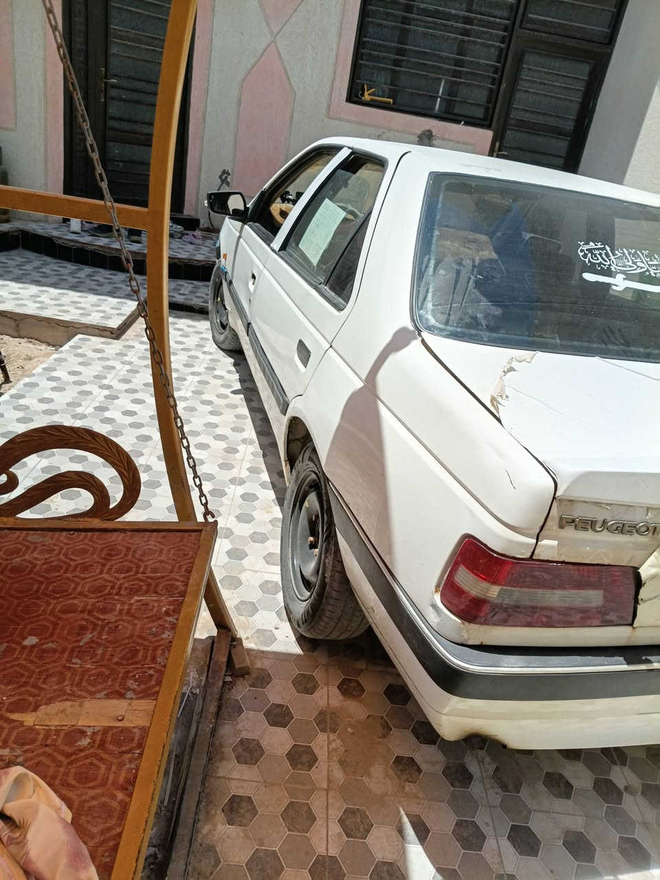 السلام عليكم بيجو ٤٠٥بابل راعيه موجود موديل ٢٠٠٩بيضة بيع او مراوس العنوان البصرة ابو الخصيب مهيجران سعر ٢٧وبيه مجال ***********
