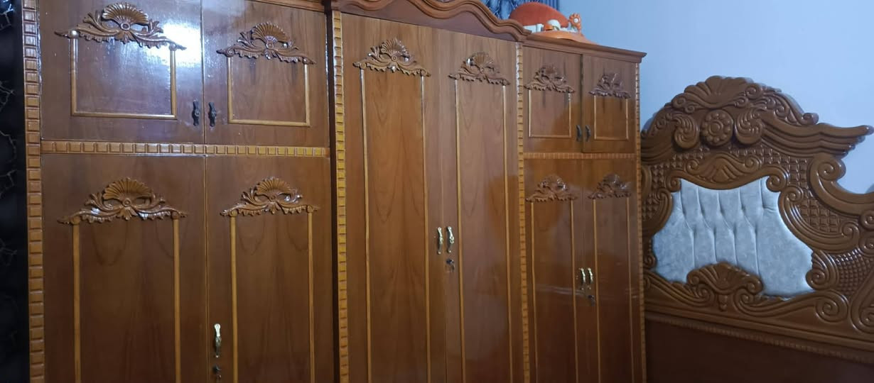 غرفه للبيع السعر 800 العنوان ابو جير رقم التلفون ***********
