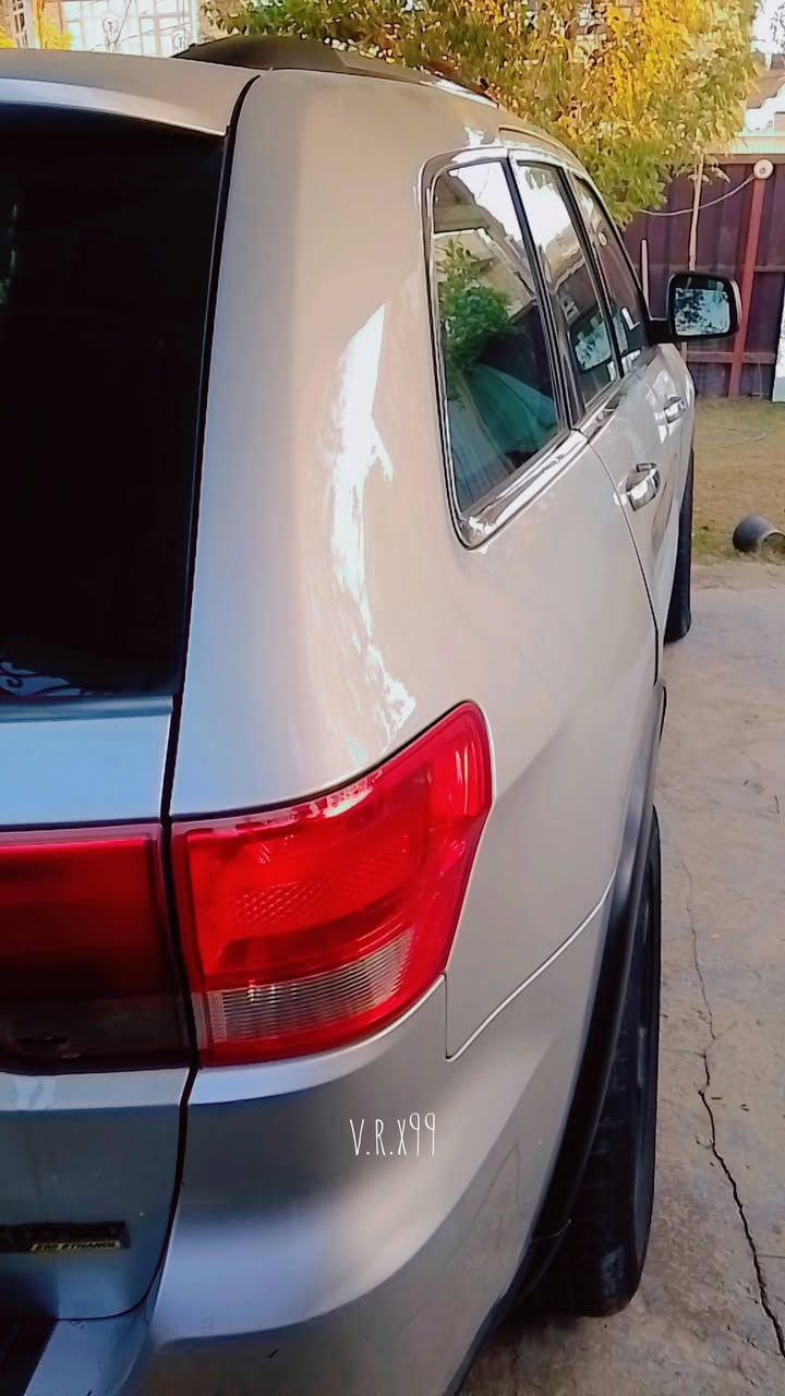 السلام عليكم . جيب 2011 رقم سليمانية انكليزي . السيارة بيها منظومة غاز . محرك 3600 فور ويل 4×4 . كلين بدون حادث  مكفولة دواخل وخارج  ويل كب 20 SRT اسود . مكاني بغداد عارضها ب145 السيارة جديدة باسمي للتواصل ***********
