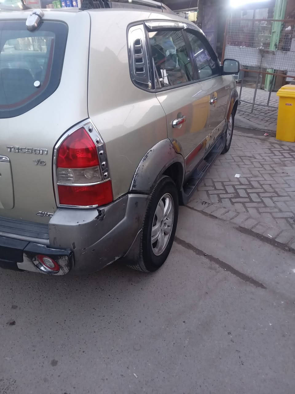 من رخصة الادمن المحترم للبيع توسان وارد أمريكي موديل ٢٠٠٨فور ويل كشن تدفئه مري كهربائيه دبل كير محرك حاويه جديد سنويه بسمي جديده هزه جديده للاستفسار بغداد البياع حي الجهاد 
*********** 
السعر95
