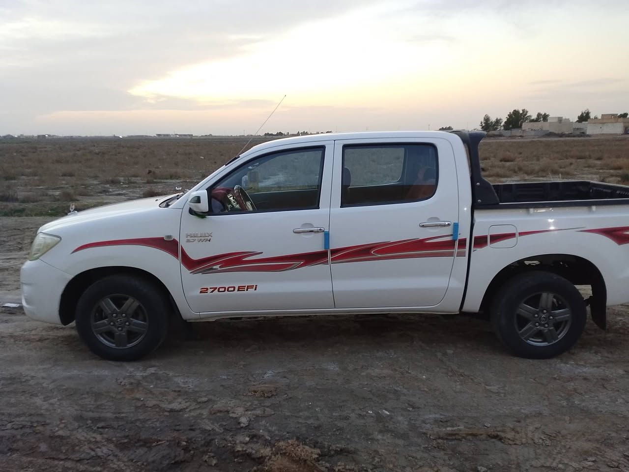 سلام عليكم بيكم فلاونزه البيع 20011مكفوله كفاله عامه رقم واسط سعر 176وبيها مجال  لاتصال ***********
