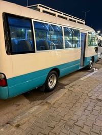 كوستر 2006البيع سياره جاهزه من كلشي منضومه غاز دوشمه عامه سياره مصفره ...