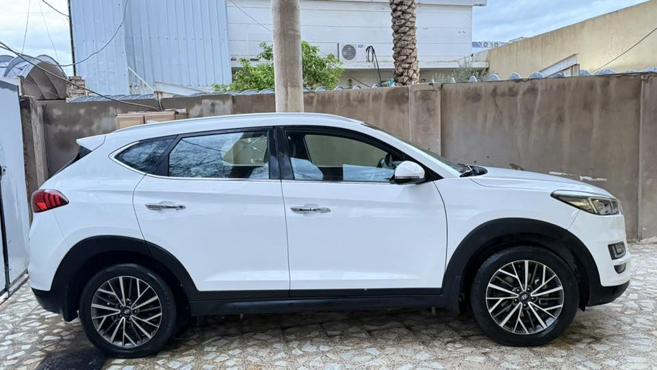 السلام عليكم
توسان 2020 
ماشية 82 الف  
كفالة عامة
تشغيل عن بعد
بصمة تشغيل وابواب وجنطة 
شحن وايرلس
حساسات امامية خلفية 
كامرة 
شاشة كبيرة 
كشنات كهربائية 
مري شفط
دخول ذكي 
اريل نفيكيشن
تحكمات مقود 
5 ويل كاب
مكان السيارة نجف / كوفة *********** 
السعر 205
