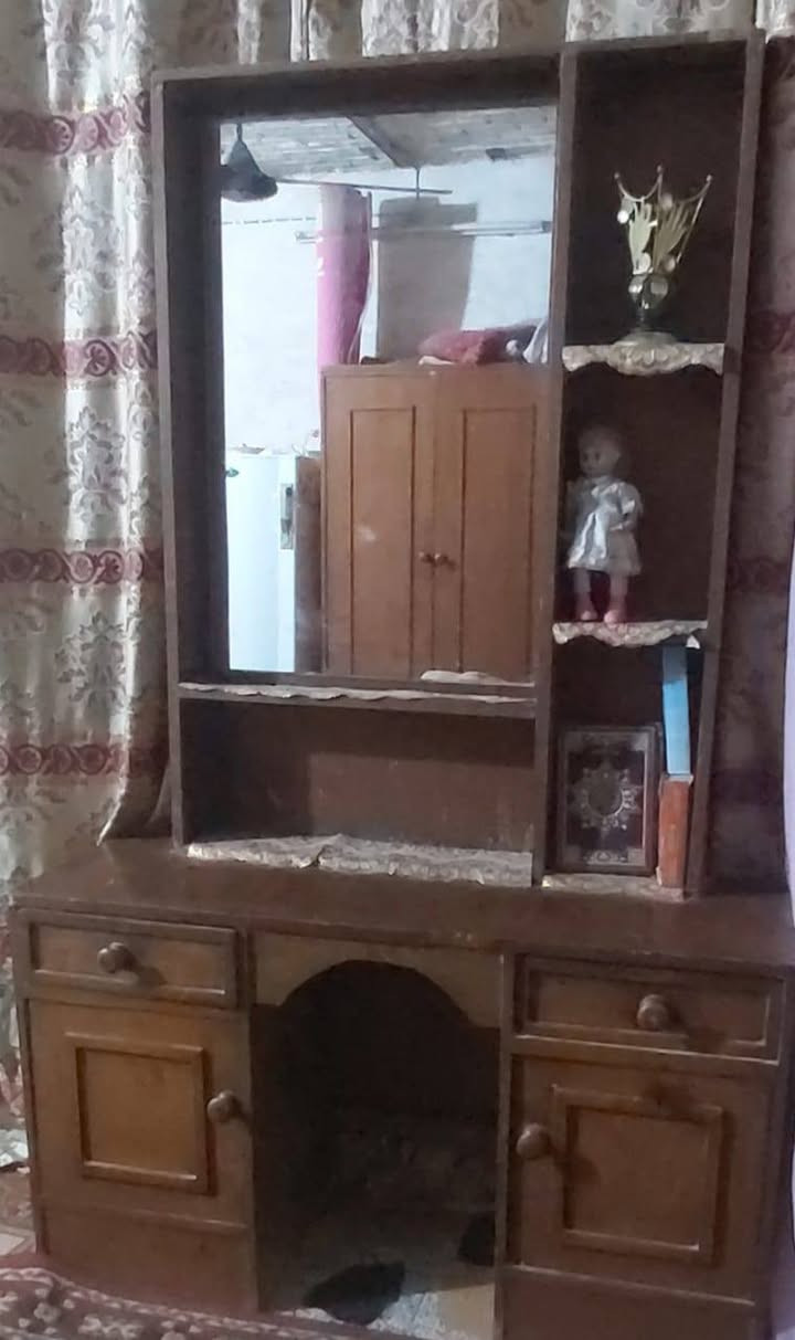 غرفة نوم للبيع تسكام صاج عراقي. السعر 250 وبيها مجال.. واتساب ***********
