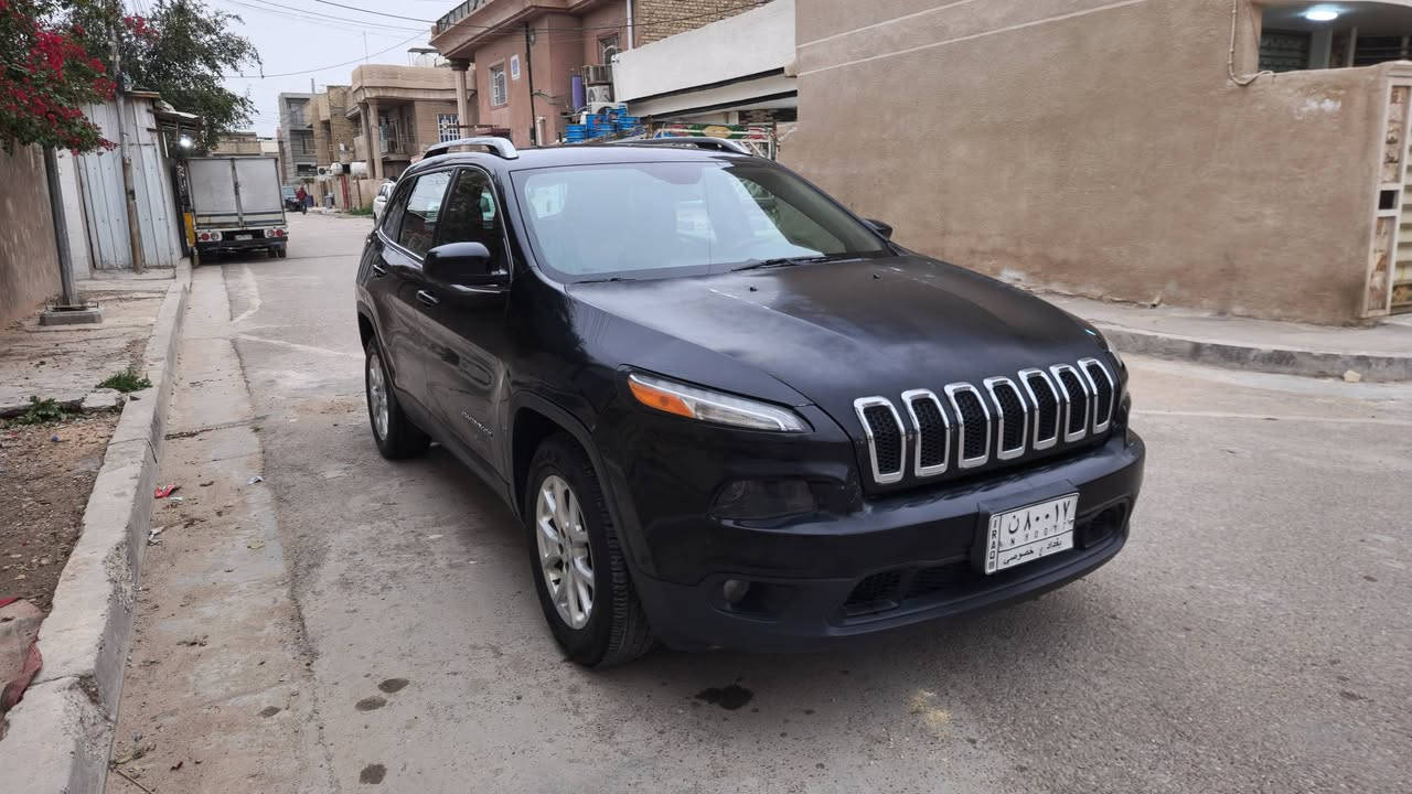 السلام عليكم 
جيب شيروكي 2018
مكينه 2400 
فول عدا الفتحه كشنات جلد شاشه كامره كشن كهرباء حادث بنيد ققط مبدل ومصبوغ ماشيه 71 السعر 125 وبي مجال
للأستفسار :***********
