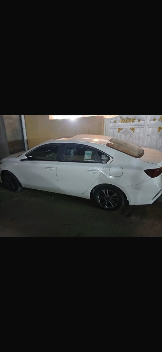 سيراتو ٢٠٢٤ الدوليه فول مواصفات سياره جديده ماشيه ٥١ ألف مكينه ٢٠٠٠  مكان السياره بغداد كراده ***********
