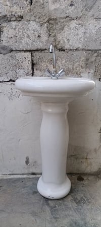 مغسل للبيع نضيف حيل هو ولخلاط السعر 25الشراي يتصل 07778322197بي واتساب...