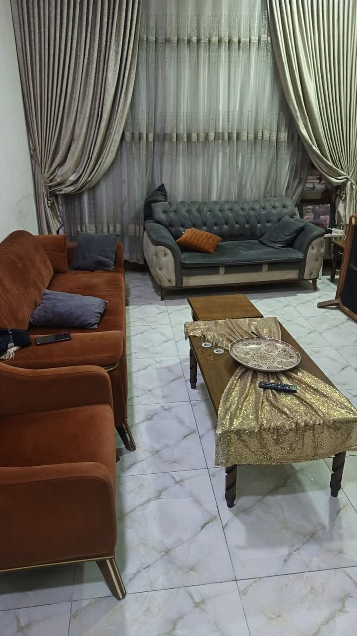 السلام عليكم 
بيت المساحه 100 الواجهه 5 النزال 20 للبيع
مع تشجير 
جاهز جديد طابقين 
3 نوم 
حمام 2 
صاله 
مطبخ 
سطحين 
العنوان :- بغداد -الكرخ - منطقه الري محله 863 
موقع مميز 
السعر التفاصيل 
***********
يتوفر واتساب
