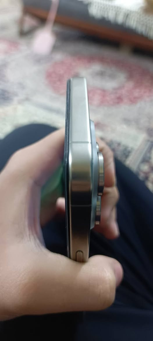 سلام عليكم ايفون15برو ماكس الجهاز نضيف بطاريه 85 الجهاز مبدل الشاشه اصليه بس مكفول من غير شي السعر 875بي مجال حك الجيه المكان بغداد الجديده شارع المسبح الرقم ***********
