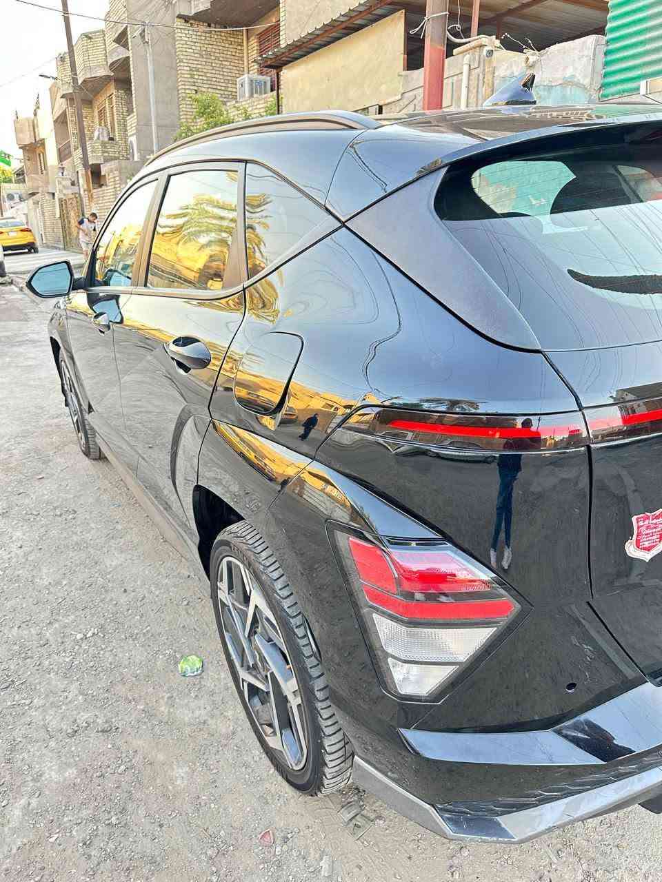 سلام عليكم للبيع اومراوس كونا مديل 24 فول للخير حادثها قبق جنطه وشويه بل جاملغ الخلفي كيرتعليك وسلايت وبصمه وحساسات ورادارات فول الفول السعر مناسب جدا لمعرفت السعر الاتصال عل رقم *********** مكاني بغداد
