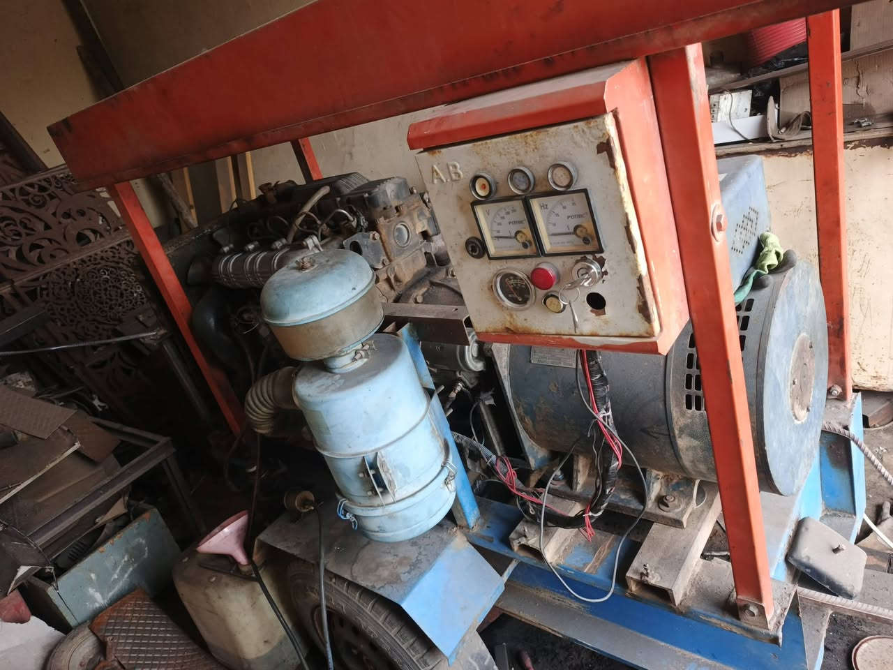 السلام عليكم
مولد كيه عشرين KV سنكل 
محرك نضيف السعر 18  وبي مجال 
***********
